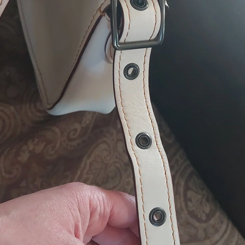 Coach Tea Rose Saddle Bag - Picture 5 of 11